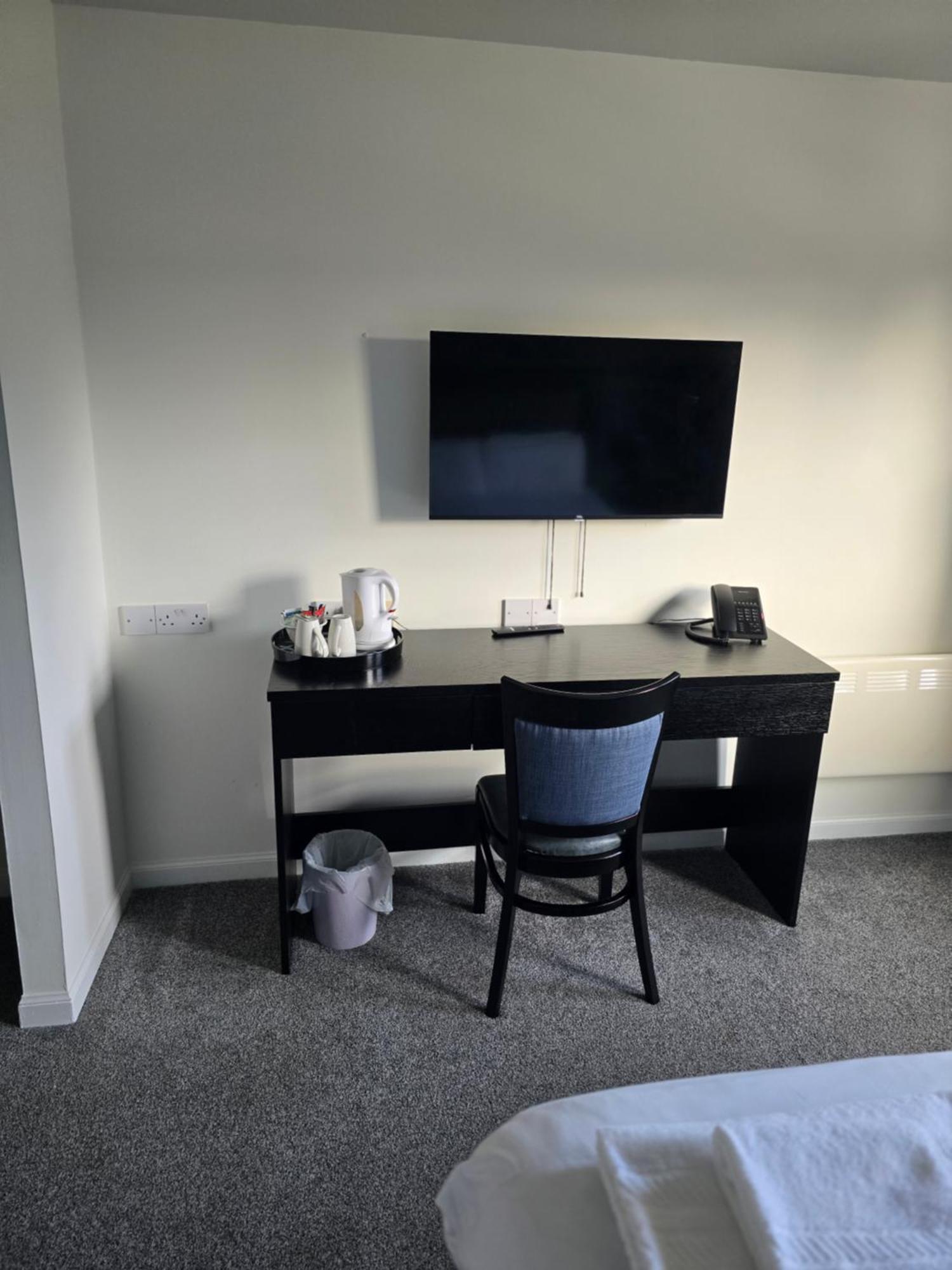 The Gilvenbank Hotel Glenrothes Extérieur photo
